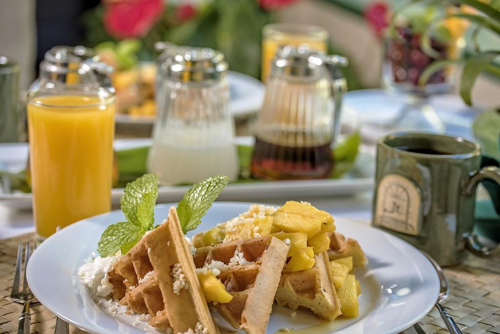 The Historic Wailuku Inn Maui ภายนอก รูปภาพ